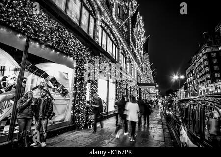 Famous Harrods in London - beautifully illumnated at Christmas Time - LONDON / ENGLAND - DECEMBER 6, 2017 Stock Photo