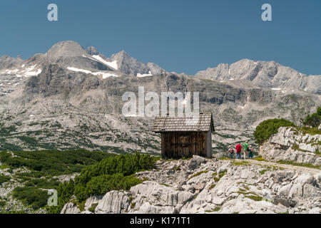 Schutzhütte im Dachsteingebirge, Salzkammergut,  Österreich   |  Shelter hut, Dachstein massif,  Austria Stock Photo