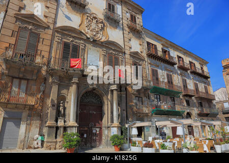 Sicily, Palermo, Restaurant, Cafe at Piazza Bologna in the old town Stock Photo