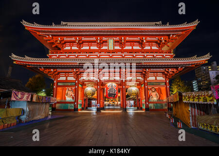 Tokyo, Japan - November 23 2013: Hozomon (Treasure-House Gate) is the inner of two large entrance gates that leads to the Senso-ji Temple in Asakusa a Stock Photo