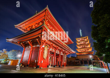 Tokyo, Japan - November 23 2013: Hozomon (Treasure-House Gate) is the inner of two large entrance gates that leads to the Senso-ji Temple in Asakusa a Stock Photo