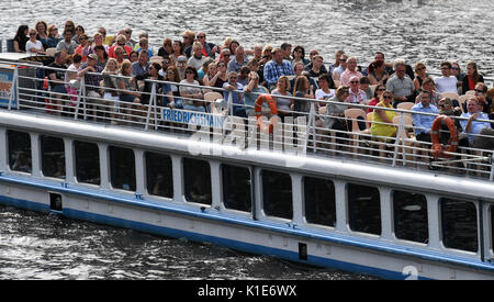 The excursion boat 'Friedrichshain' can be seen on Spree river near the chancellery in Berlin, Germany, 26 August 2017. Photo: Ralf Hirschberger/dpa Stock Photo