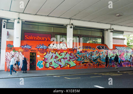 London, UK. 26th Aug, 2017. Portobello in Notting Hill boarded up on Saturday for Carnival on the August bank holiday weekend starting tomorrow. Credit: JOHNNY ARMSTEAD/Alamy Live News Stock Photo