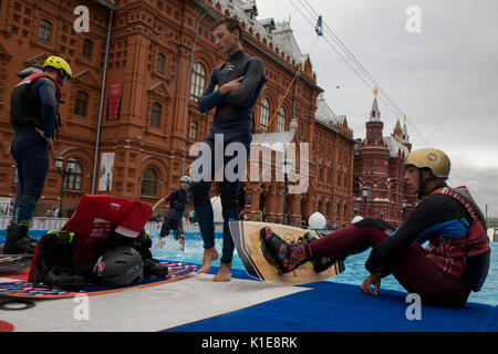 Moscow, Russia. 25th of August, 2017. Wakeboard riders are preparing to go at the wake park near the Red square in the center of Moscow, Russia Credit: Nikolay Vinokurov/Alamy Live News Stock Photo