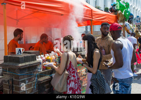 London, UK, 27th August 2017. Notting Hill Carnival. Large crowds watched the Family Day Children’s Carnival Procession fill the streets of London’s Notting Hill. Revellers enjoyed the hot and sunny weather. Credit: Steve Bell/Alamy Live News. Stock Photo