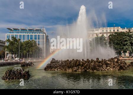 Hochstrahlbrunnen, the fountain on Schwarzenbergplatz, Vienna Stock Photo