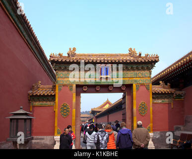 People passing through the Gate of Flourishing Blessings (architectural detail), Forbidden City, Beijing, China.  Built from 1406 to 1420 and containi Stock Photo