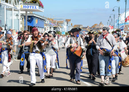 Penzance, Cornwall, UK. 27th August 2017. Pirates gather on the seafront at Penzance in an attempt to break the Guiness world record for the greatest number of pirates in place.  In 2014 Penzance narrowly failed to regain the title from Hastings, as they were 77 pirates short – most of whom were drinking outside the seafront pubs – and hence outside of the official counting zone.  They need 15000 pirates to win the event this year.     Credit: Simon Maycock/Alamy Live News Stock Photo