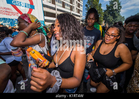 London, UK. 27th Aug, 2017. Notting Hill Carnival the annual event on the streets of the Royal Borough of Kensington and Chelsea, over the August bank holiday weekend. It is led by members of the British West Indian community, and attracts around one million people annually, making it one of the world's largest street festivals. Credit: Guy Bell/Alamy Live News Stock Photo