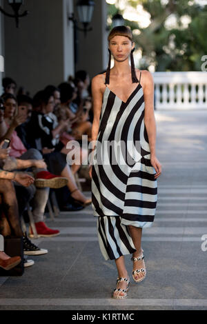 Sao Paulo, Sao Paulo, Brazil. 27th Aug, 2017. Iodice fashion show, featuring the Summer 2018 collection during the N44 edition of the Sao Paulo Fashion Week (SPFW), in Sao Paulo, Brazil. Credit: Paulo Lopes/ZUMA Wire/Alamy Live News Stock Photo