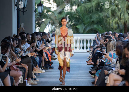 Sao Paulo, Sao Paulo, Brazil. 27th Aug, 2017. Iodice fashion show, featuring the Summer 2018 collection during the N44 edition of the Sao Paulo Fashion Week (SPFW), in Sao Paulo, Brazil. Credit: Paulo Lopes/ZUMA Wire/Alamy Live News Stock Photo