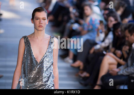 Sao Paulo, Brazil. 27th Aug, 2017. Iódice's fashion show during the N44 Summer 2017 edition of São Paulo Fashion Week (SPFW), at the Tangará Palace in São Paulo (SP), on Sunday, 27. (PHOTO: CIÇA NEDER/BRAZIL PHOTO PRESS) Credit: Brazil Photo Press/Alamy Live News Stock Photo