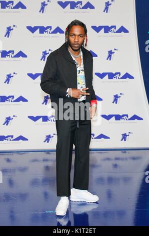 Inglewood, CA. 27th Aug, 2017. Kendrick Lamar at arrivals for MTV Video Music Awards (VMAs) 2017 - Arrivals, The Forum, Inglewood, CA August 27, 2017. Credit: Elizabeth Goodenough/Everett Collection/Alamy Live News Stock Photo