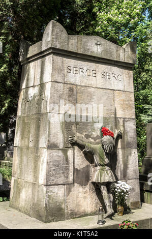 Poland, Warsaw: Tomb of Boleslaw Prus at the Powazki Cemetery, the oldest and most famous cemetery in the country. Stock Photo