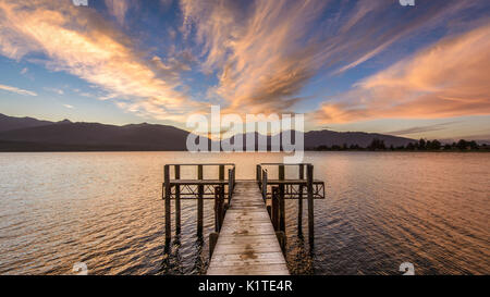 Landscape photo of sunset over Lake Te Anau, Fiordland, New Zealand Stock Photo