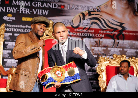 US boxer Floyd Mayweather (L) WBA Super Welterweight World Champion Miguel Cotto Puerto Rico during press conference Grauman's Chinese Theatre Hollywood March 1,2012. Mayweather Cotto will meet WBA Super Welterweight World Championship fight May 5 MGM Grand Las Vegas. Stock Photo