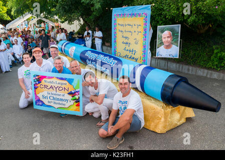 New York, US. 27th Aug, 2017. The world record holder of the Guinness World Records, Ashrita Furman (62, C), presents the world's largest crayon together with friends in the district of Queens in New York, US, 27 August 2017. It is 5.22 metres long and 46 centimetres thick and weighs around 900 kilos. Furman presented the blue crayon in honour of his spiritual teacher Sri Chinmoy (1931-2007) on the occasion of his 86th birhtday. · NO WIRE SERVICE · Photo: Jowan Gauthier/spontaneousbeauty.com/dpa/Alamy Live News Stock Photo