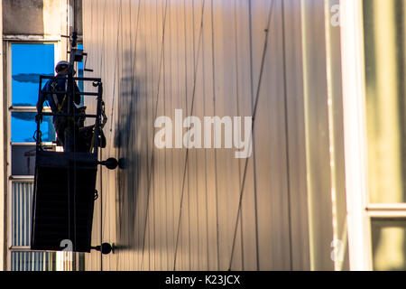 Sao Paulo, Brazil, August 28, 2017. Workers on a scaffold work on the side facade of the building that will house the new headquarters of Instituto Moreira Salles on Paulista Avenue, with its inauguration scheduled for mid-September 2017, in the central region of Sao Paulo city Stock Photo