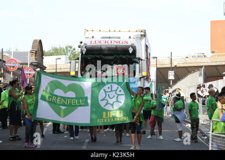 London, UK. 28th August, 2017. James bond actor Colin Salmon performs with UFO steel band in notting hill carnival 2017 in tribute to Grenfell Tower victims Credit: Daniel Samray/Alamy Live News Stock Photo