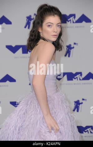 Los Angeles, USA. 27th Aug, 2017. Los Angeles, California - Lorde. 2017 MTV Video Music Awards held at The Forum in Los Angeles. Credit: ZUMA Press, Inc./Alamy Live News Stock Photo