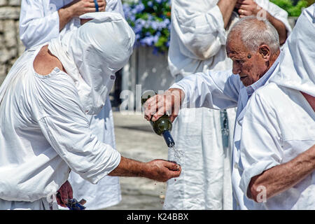 Italy Campania - Guardia Sanframondi 27th august 2017 Province of Benevento - Qunado in the sanctuary of Our Lady of the Assumption 'we heard the cry' Brothers, strength and courage. In the name of Mary, beat yourself! ', About 1000 Battens have begun the procession that concluded the' Riti Settennali di penitenza ' Credit: Realy Easy Star/Alamy Live News Stock Photo