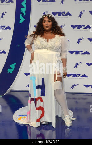 Lizzo: Complete Style Evolution – See Photos