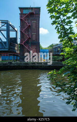 Barton Aqueduct bridge taking the Bridgewater Canal over the Manchester Ship Canal Stock Photo