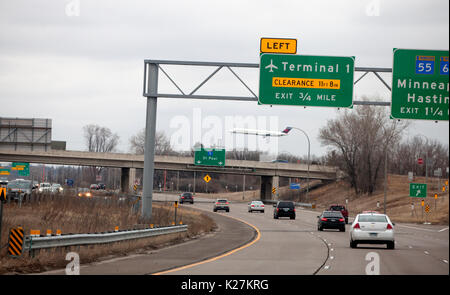 Delta passenger jet flies over freeway 494 as it approaches the landing strip Minneapolis St Paul International Airport. Minneapolis Minnesota MN USA Stock Photo