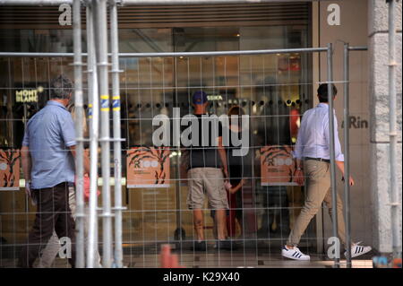 Milan, Borja Valero with her daughter in the center for the first time to know Milan The new purchase of INTER, the Spanish BORJA VALERO, bought by FIORENTINA, arrives for the first time in the center. Taking advantage of the championship stop, Borja Valero brings with her little daughter LUCIA around the city, and after walking all over the quadrilateral, she makes shopping in the 'Rinascente' in Corso Vittorio Emanuele. Stock Photo