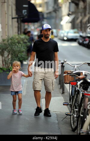 Milan, Borja Valero with her daughter in the center for the first time to know Milan The new purchase of INTER, the Spanish BORJA VALERO, bought by FIORENTINA, arrives for the first time in the center. Taking advantage of the championship stop, Borja Valero brings with her little daughter LUCIA around the city, and after walking all over the quadrilateral, she makes shopping in the 'Rinascente' in Corso Vittorio Emanuele. Stock Photo