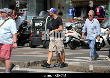 Milan, Borja Valero with her daughter in the center for the first time to know Milan The new purchase of INTER, the Spanish BORJA VALERO, bought by FIORENTINA, arrives for the first time in the center. Taking advantage of the championship stop, Borja Valero brings with her little daughter LUCIA around the city, and after walking all over the quadrilateral, she makes shopping in the 'Rinascente' in Corso Vittorio Emanuele. Stock Photo