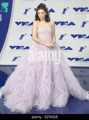 August 27, 2017 - Inglewood, California, U.S - LORDE arrives at the 2017 MTV Video Music Awards held at the Forum in Inglewood on Sunday afternoon. (Credit Image: © David Bro via ZUMA Wire) Stock Photo