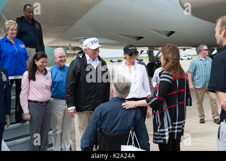 Corpus Christi, Texas, USA. 29th Aug, 2017. President Donald J. Trump and First Lady Melania Trump, joined by members of the Cabinet, arrive at the Corpus Christi International Airport, Tuesday, August 29, 2017, in Corpus Christi, Texas, to receive an onsite briefing on Hurricane Harvey storm relief and rescue efforts Tuesday, August 29, 2017, in Corpus Christi, Texas M MPI122/MediaPunch Credit: MediaPunch Inc/Alamy Live News