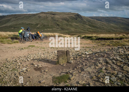 On the Pennine Way in the Dark Peak district of Derbyshire. The Pennine Way is a 250 mile long distance footpathe along the backbone of England. Stock Photo