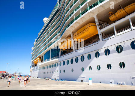 Royal Caribbean Navigator of the Seas, voyager class cruise ship docked ...