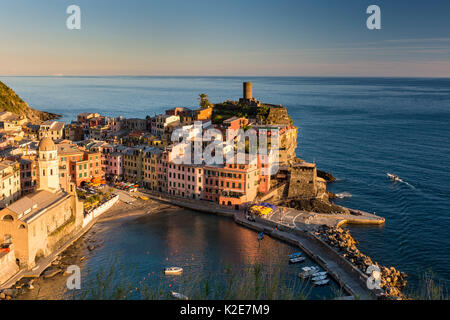 Townscape, colorful houses in the evening light, Vernazza, Cinque Terre National Park, Liguria, Italy Stock Photo