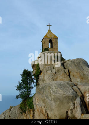 Rocher de la Sentinelle church, Port Blanc, Cotes d'Armor, Brittany, France Stock Photo