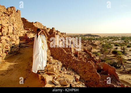 The ruined walls of Ouadane in the evening. A Portuguese trading post was established here in 1487, but was soon abandoned. A UNESCO World Heritage Si Stock Photo