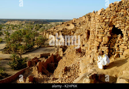 The ruined walls of Ouadane in the evening. A Portuguese trading post was established here in 1487, but was soon abandoned. A UNESCO World Heritage Si Stock Photo