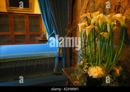 Calla flowers in the bedroom of Diane de Poitiers, Chateau de Chenonceau, Loire Valley, France. Stock Photo