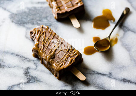 Healthy vegan salted caramel & chocolate swirl popsicles Stock Photo