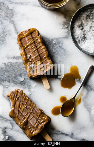Healthy vegan salted caramel & chocolate swirl popsicles Stock Photo