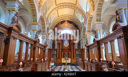 Interior of St Brides Church, Fleet Street, London EC4.  It was designed by Sir Christopher Wren in 1672. Stock Photo