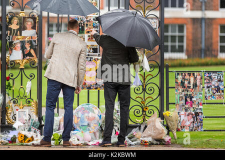 London, UK. 30th Aug, 2017. HRH Prince Harry points out childhood photographs of himself and the Duke of Cambridge as children, while he and Princes William view tributes left for their late mother, Princess Diana on the eve of the 20th Anniversary of her death. Credit: amanda rose/Alamy Live News Stock Photo