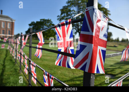 Kensington Palace, London, UK. 31st Aug, 2017. Tributes cards flowers  are laid outside Kensington Palace for the 20th anniversary of the death of Princess Diana. Credit: Matthew Chattle/Alamy Live News Stock Photo
