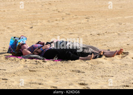 Bournemouth, Dorset, UK.  31st August 2017.  UK Weather.   Holidaymakers and visitors on the beach early lapping up the morning sunshine at the seaside resort of Bournemouth in Dorset on the first day of the air festival.  Photo Credit: Graham Hunt/17�Թ����� Live News Stock Photo