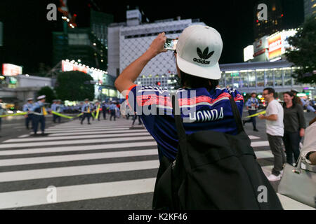 Japanese soccer fans celebrate in Shibuya after the FIFA World Cup Russia 2018 Asian Qualifier Final Round Group B match between Japan 2-0 Australia on August 31, 2017, Tokyo, Japan. Japan sealed their position at the top of Group B and qualified for the 2018 Russia World Cup. Fans who watched the game in Tokyo headed to the Shibuya crossing to celebrate where the Tokyo Metropolitan Police were on hand to control access to the famous scramble crossing. Credit: Rodrigo Reyes Marin/AFLO/Alamy Live News Stock Photo