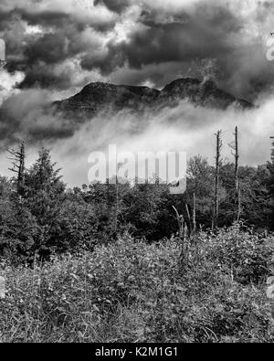 Grandfather Mountain In Fog Linville, North Carolina - Moody Grandfather Mountain Pokes Through The Fog, Blue Ridge Parkway Stormy Clouds Stock Photo