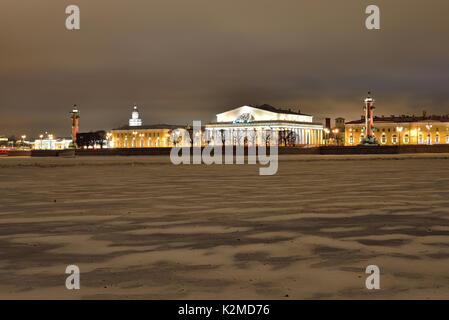 The view on the Strelka of Vasilyevsky island from the Peter and Paul fortress winter night in Saint Petersburg Stock Photo