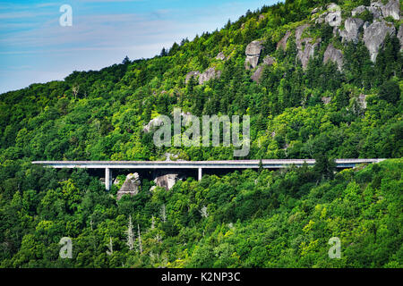 Linn Cove Viaduct Blue Ridge Parkway Rough Ridge Mountain Trail In Summer Stock Photo